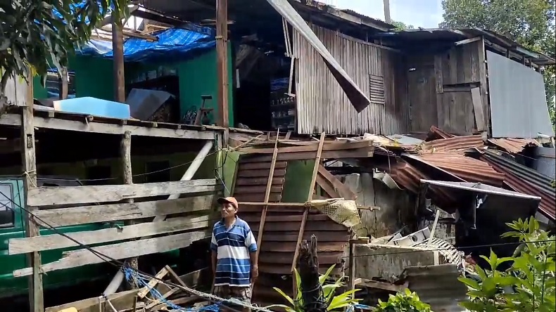 Angin Puting Beliung Terjang Wajo, Sejumlah Rumah Warga Rusak