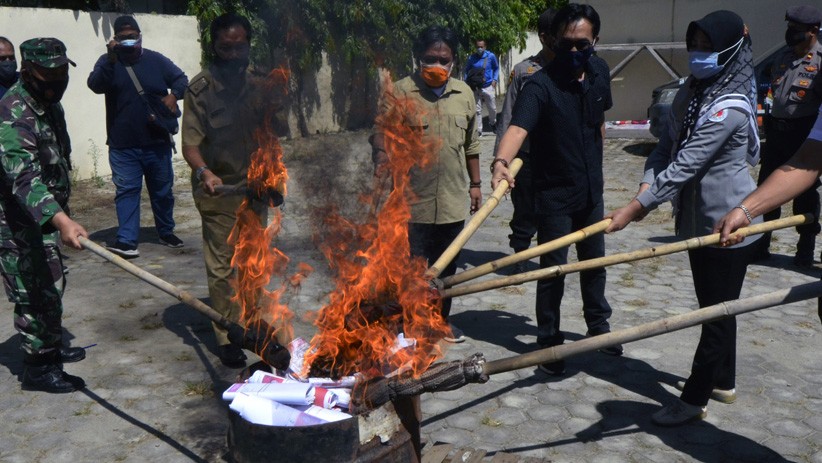 KPU Banda Lampung Bakar 1.767 Surat Suara Rusak