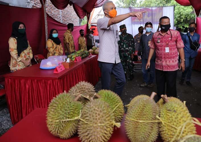 Keliling TPS di Semarang, Ganjar : Sesuk Nyoblos, Nganggo Masker, Ora Usah Ngumpul-ngumpul