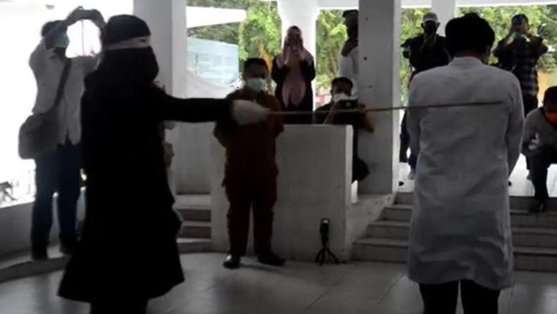 6 Pelanggar Syariat Islam di Banda Aceh Dihukum Cambuk, Jumlah Bervariasi