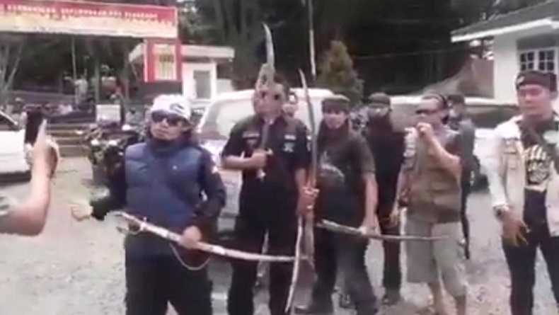 Beredar Video 3 Pria di Sukabumi Bawa Pedang Mengaku Pendukung Habib Rizieq