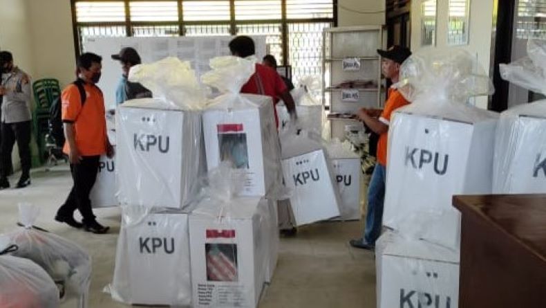 H-1 Pilkada, KPU Bangka Barat Distribusikan Logistik ke 6 Kecamatan