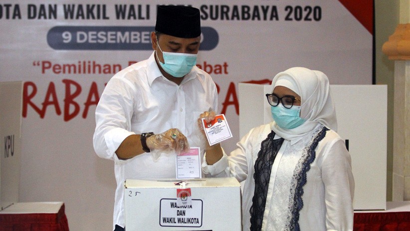 Calon Wali Kota Surabaya Eri Cahyadi bersama Isteri Gunakan Hak Pilih - Bagian 2