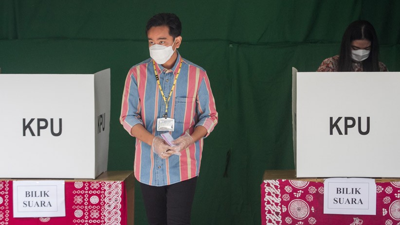 Begini Gaya Calon Wali Kota Solo Gibran Rakabuming Nyoblos di TPS 22 Manahan