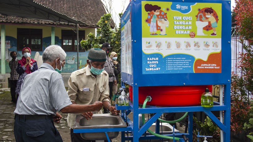 Potret Pengungsi Gunung Merapi Memberikan Hak Suara Pilkada Sleman