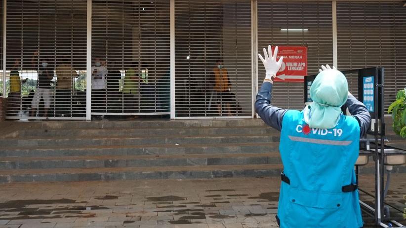 Wali Kota Airin Pantau Kondisi Pasien OTG Covid-19 saat Pilkada Tangsel - Bagian 2