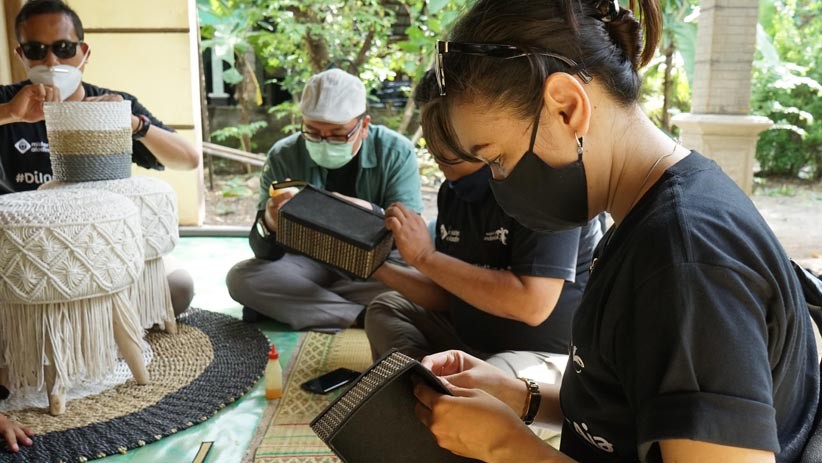 Keseruan Peserta FunTrip Mister Aladin Membuat Kerajinan Tangan di Desa Wisata Gamplong - Bagian 2