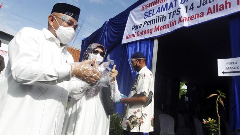 Calon Wali Kota Depok Mohammad Idris Nyoblos di TPS 14 Jatimulya - Bagian 4