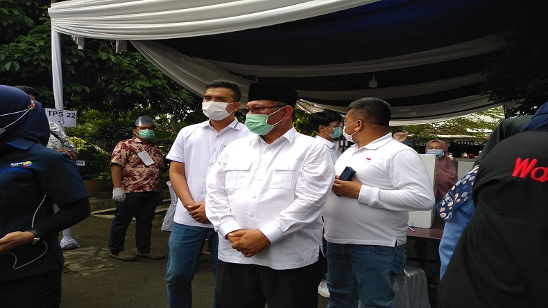 title Gunakan Hak Pilih di TPS 22, Akhyar Nasution Yakin Menang Gunakan Hak Pilih di TPS 22, Akhyar Nasution Yakin Menang