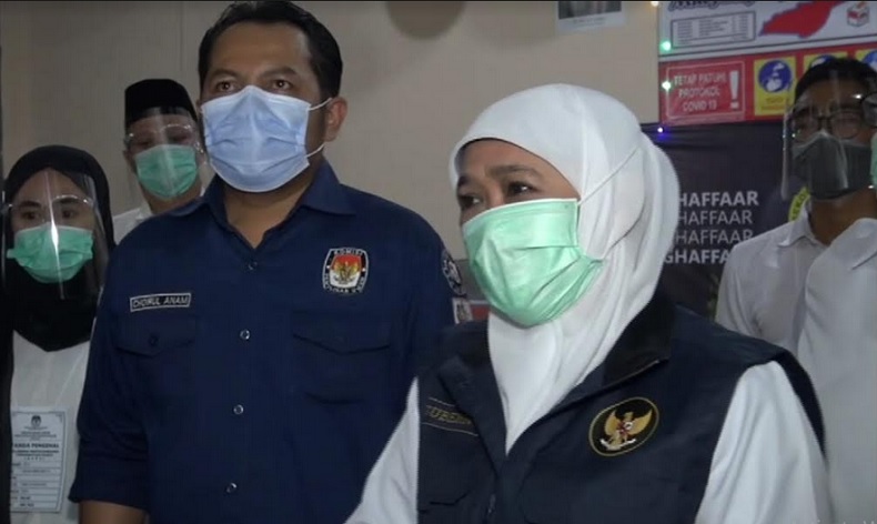 title Malam-Malam Khofifah Datangi 2 TPS di Malang, Cek Kesiapan Protokol Kesehatan Malam-Malam Khofifah Datangi 2 TPS di Malang, Cek Kesiapan Protokol Kesehatan