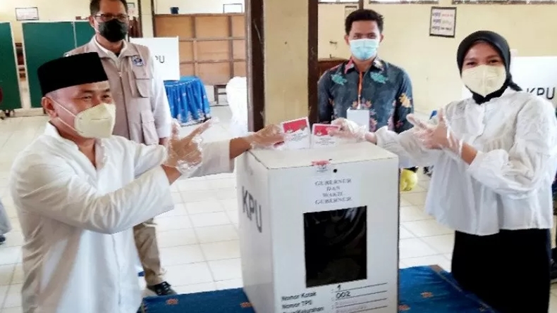86 Persen Suara Masuk Quick Count Charta Politika: Sabran-Edy Ungguli Ben Brahim-Ujang