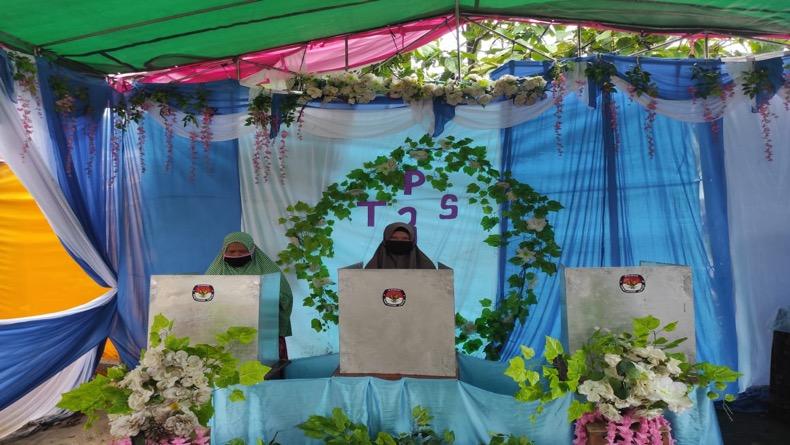 Unik, TPS di Bangka Barat Berkonsep Nuansa Pernikahan