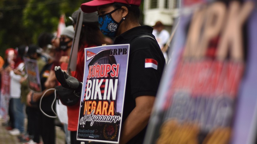 Aksi Massa Tuntut KPK Tidak Tebang Pilih Kasus Korupsi Diwarnai Kericuhan - Bagian 3