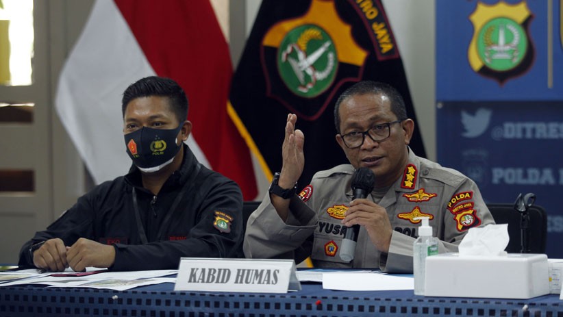 Ini Barang Bukti Golok dan Pisau untuk Mutilasi Pemuda Bekasi - Bagian 2