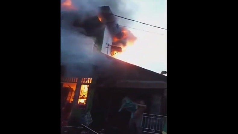 Satu Rumah di Medan Labuhan Ludes Terbakar