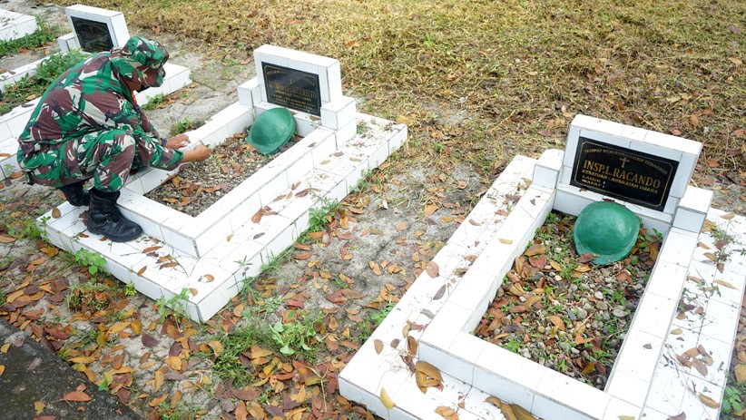 Hari Juang TNI AD 2020, Prajurit Bersihkan TMP Pentadio Gorontalo