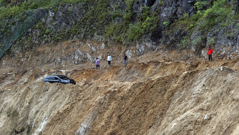 Bukit Apik Sumatera Barat Longsor, Pengendara Diimbau Berhati-hati