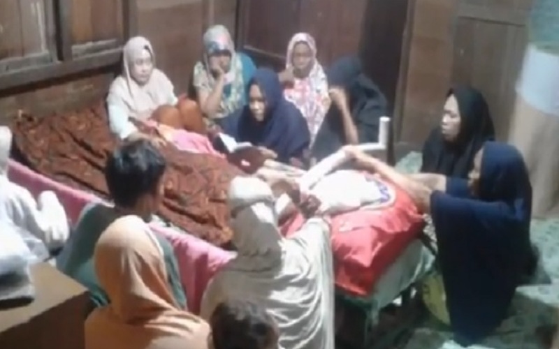 Kejam! Seorang Anak Bunuh Ibu dan Lukai Ayah Kandung  yang Sudah Renta