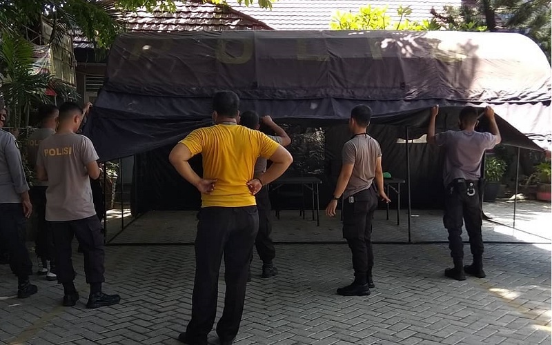 title Kawal Rekapitulasi Suara, Polsek Banjarmasin Barat Dirikan Tenda di Kelurahan Kawal Rekapitulasi Suara, Polsek Banjarmasin Barat Dirikan Tenda di Kelurahan