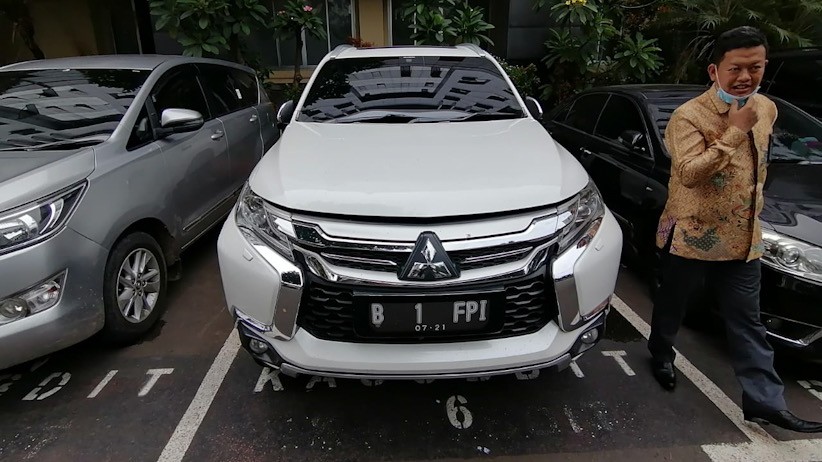 Ini Mobil Pajero Sport Putih B 1 FPI Bawa Habib Rizieq ke Polda Metro Jaya - Bagian 2