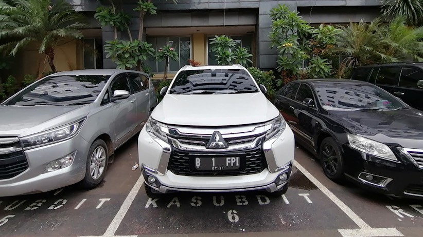 Ini Mobil Pajero Sport Putih B 1 FPI Bawa Habib Rizieq ke Polda Metro Jaya - Bagian 1