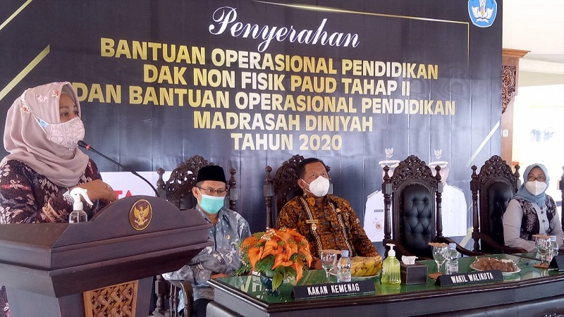 title Pemkot Mojokerto Kucurkan Rp260 Juta untuk Biaya Operasional Paud dan Madin  Pemkot Mojokerto Kucurkan Rp260 Juta untuk Biaya Operasional Paud dan Madin