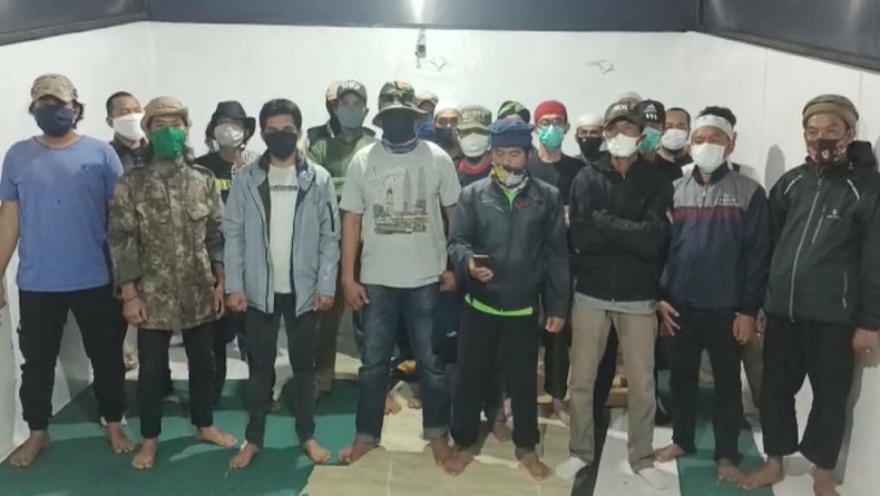 Viral Video Sekelompok Orang Siap Ikut Habib Rizieq Ditahan di Polda Metro Jaya