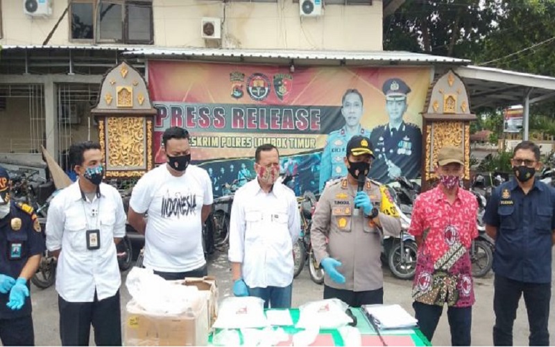 Minibus Travel Bawa Kardus Diamankan, Ternyata Selundupkan 3.000 Benih Lobster