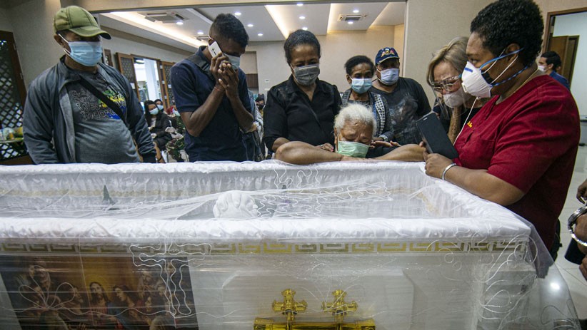 Jenazah Wakasad Letjen TNI Herman Asaribab Disemayamkan di RSPAD - Bagian 4