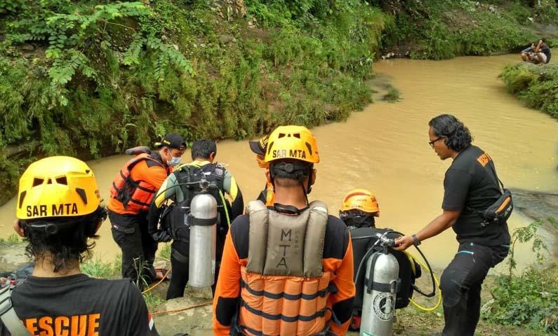 title 3 Bocah Hanyut di Sungai Jatiarum Sragen, 2 Selamat, 1 Meninggal 3 Bocah Hanyut di Sungai Jatiarum Sragen, 2 Selamat, 1 Meninggal