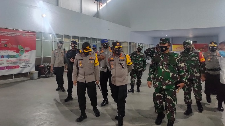 Kapolda Sulut dan Danrem 131/Santiago Pantau Pengamanan Rapat Pleno di KPUBoltim