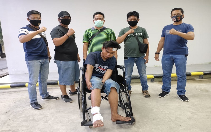 Begal Taksi Online Tersungkur Ditembak, Saat Beraksi Pukul Korban hingga Terluka Parah 