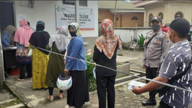 Polisi Kawal Penyaluran Bantuan Sosial Tunai di Batubara Sesuai Protokol Kesehatan