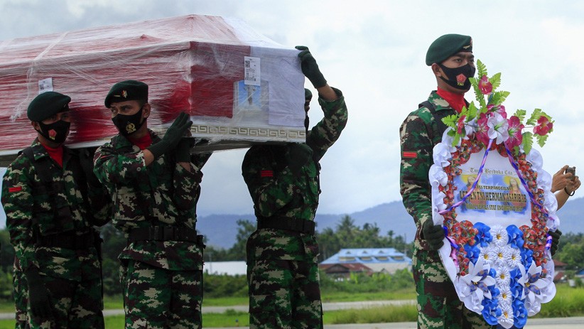Jenazah Wakasad Letjen TNI Herman Asaribab Tiba di Papua - Bagian 2