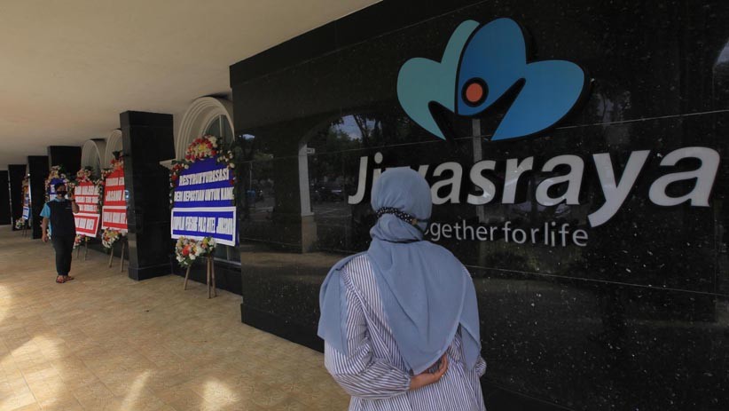 Kantor Asuransi Jiwasraya Dipenuhi Karangan Bunga - Bagian 2