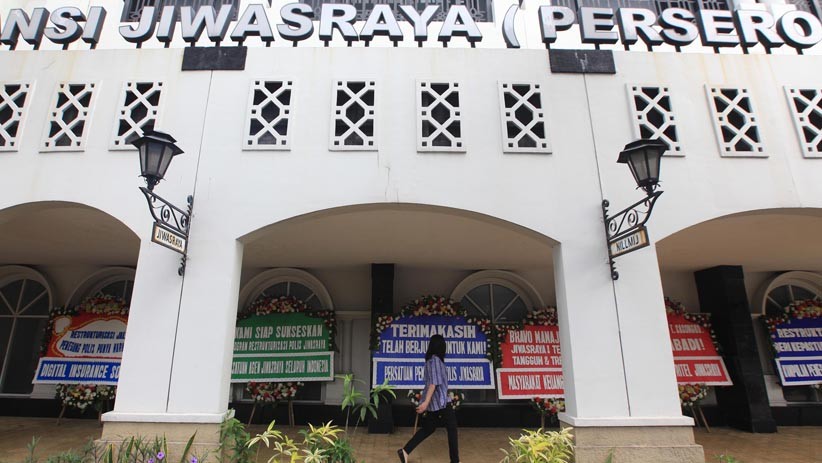 Kantor Asuransi Jiwasraya Dipenuhi Karangan Bunga - Bagian 1