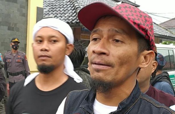 title Penembakan 6 Laskar, Ketua Front Santri Ciamis : Segera Dibawa ke Mahkamah Internasional Penembakan 6 Laskar, Ketua Front Santri Ciamis : Segera Dibawa ke Mahkamah Internasional