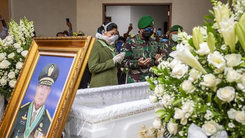 title Jenazah Letjen TNI Herman Asaribab Tiba di Bandara Sentani Jayapura Jenazah Letjen TNI Herman Asaribab Tiba di Bandara Sentani Jayapura