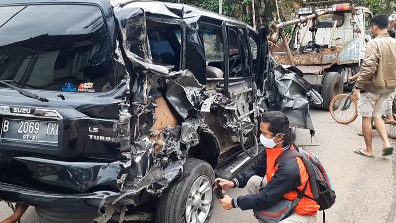 Mobil Ditabrak KA di Tasikmalaya, Tiga Karyawan Bank Lolos dari Maut