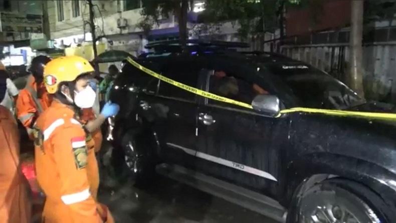 title Laki-Laki Paruh Baya Tewas dalam Mobil di Makassar, Penyebab Kematian Masih Misteri Laki-Laki Paruh Baya Tewas dalam Mobil di Makassar, Penyebab Kematian Masih Misteri