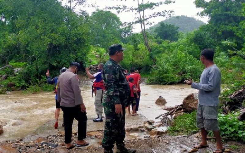 4 Warga Sumbawa Terseret Arus Sungai Lito, 3 Orang Meninggal Dunia