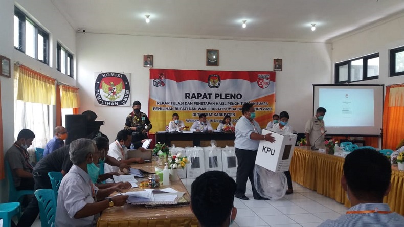 KPU Sumba Barat Tetapkan Yohanes Dede-John Bora Kabba Unggul di Pilkada