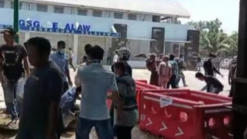 Warga Tak Terima, Penghitungan Suara di Pesisir Barat Ricuh