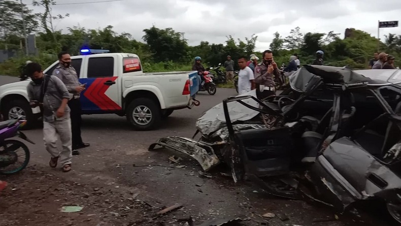 Mobil Sedan dan Minibus Bertabrakan di Kota Tasikmalaya, 6 Luka Berat dan Ringan