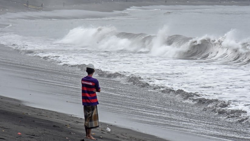 Nelayan Mataram Tidak Melaut karena Gelombang Tinggi - Bagian 2