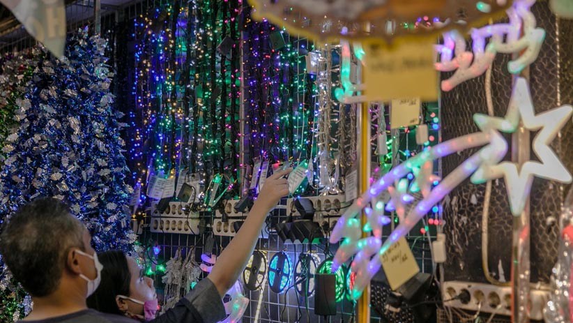 Penjualan Pernak-pernik Natal Tahun Ini Turun Drastis - Bagian 3