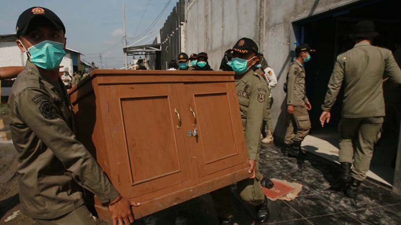Tempat Karaoke Ilegal Berdiri di Kawasan Masjid Agung Jawa Tengah Dibongkar Paksa