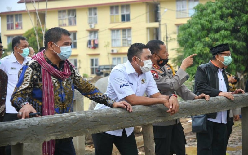 title Palembang Punya LRT, Sahroni Kritik Jalan Protokolnya Jelek Palembang Punya LRT, Sahroni Kritik Jalan Protokolnya Jelek
