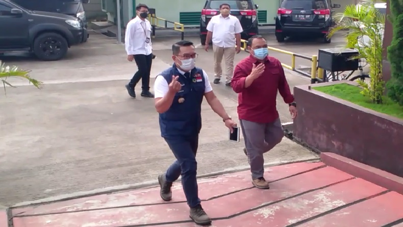 Beri Simbol Cinta Khas Korea, Ridwan Kamil Masuk Ruang Penyidik Polda Jabar