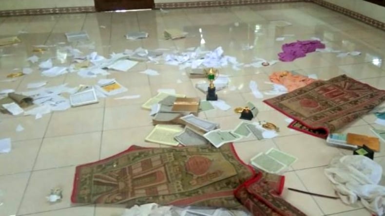 Geger! Surau di Padang Pariaman Berantakan, Sobekan Alquran Tercecer di Lantai